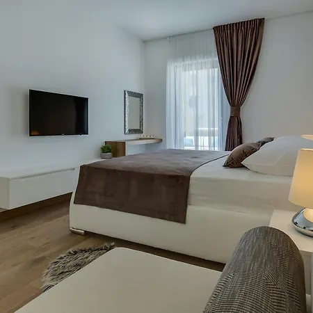 Luxury Olea With Jacuzzi & Pool زادار