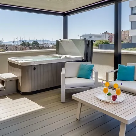 Luxury Olea With Jacuzzi & Pool 아파트 *